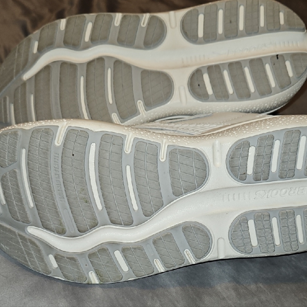Brooks White Men's Shoes - Picture 4 of 4
